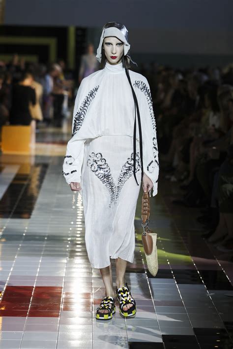 prada collezione primavera estate 2020|Prada runway fashion.